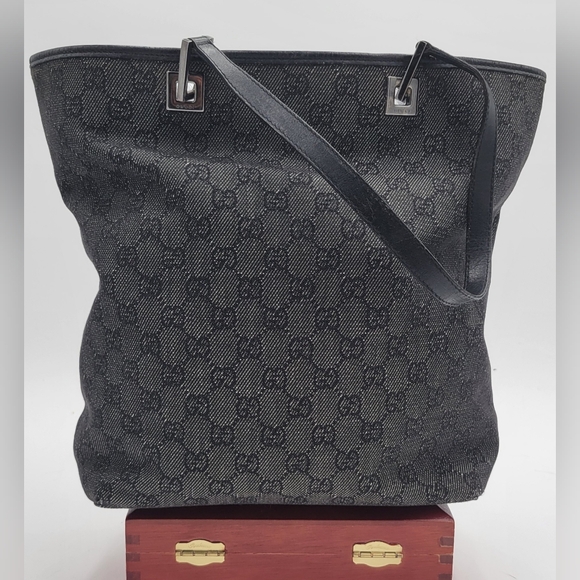 Gucci Bucket Bag - Picture 4 of 10